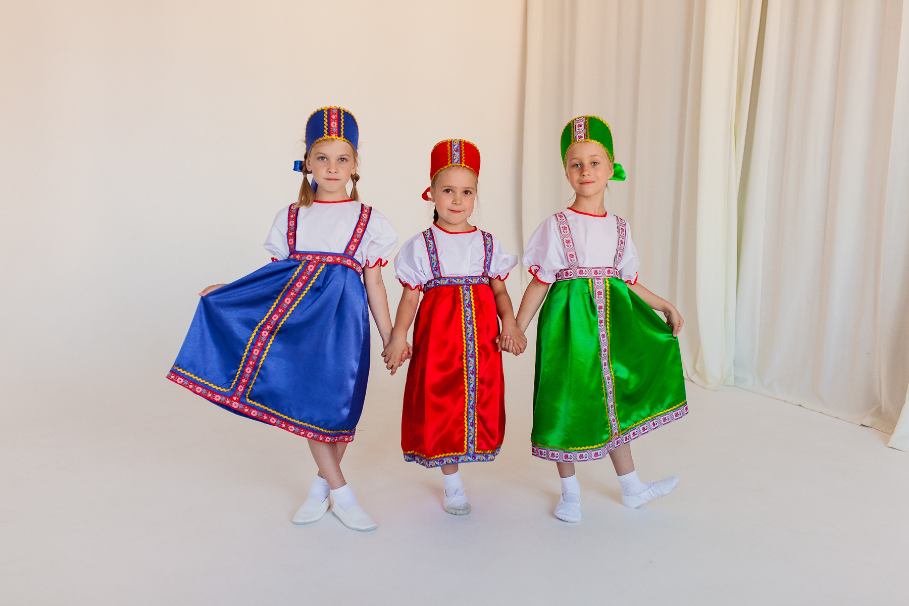 картинка Детский Русский народный костюм (девочка) (сарафан, рубашка, кокошник), МВ от магазина ДетсадЯр