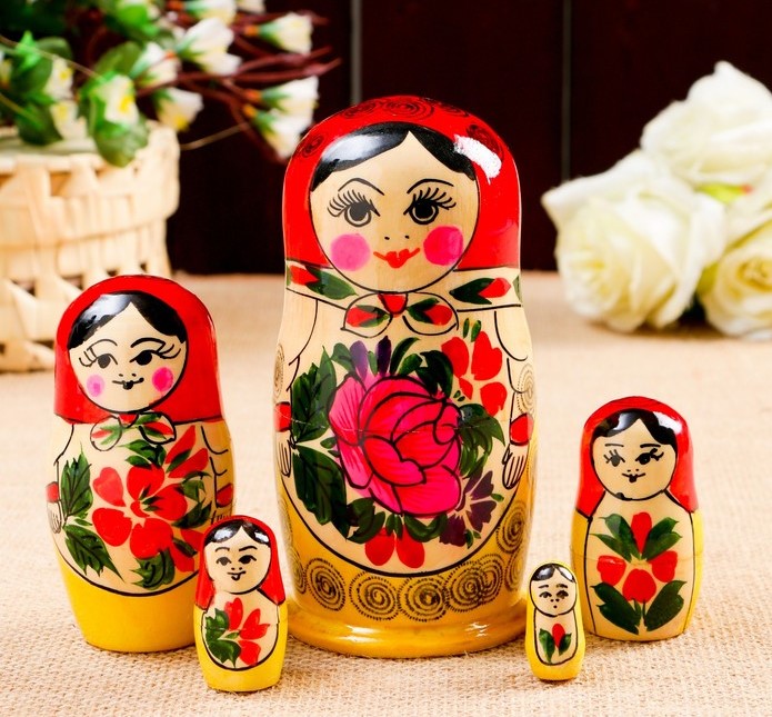 картинка Матрёшка «Лариса», красный платок, 5 кукольная, 14-15 см от магазина ДетсадЯр